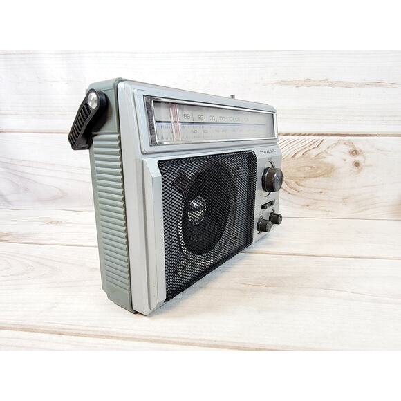 Realistic Radio Shack 12-625A FM AM Portable AC DC Radio TESTED Retro Vintage - Picture 11 of 12